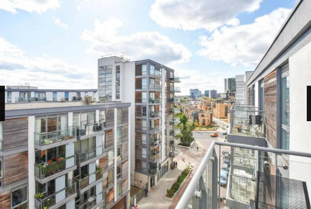 New Stylish 1 Bedroom Flat Stunning Balcony Views Brentford Exterior photo